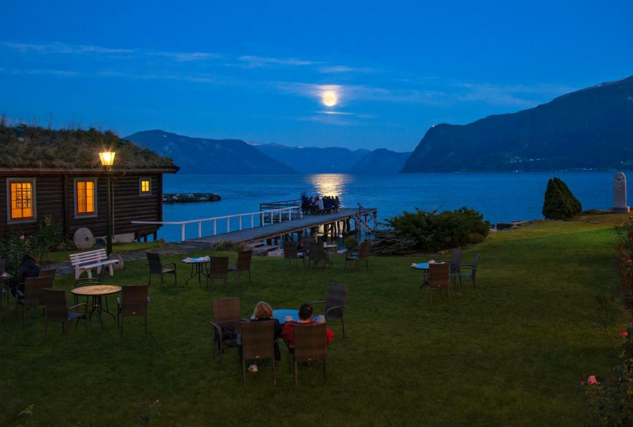 Leikanger Fjordhotel - Unike Hoteller Экстерьер фото