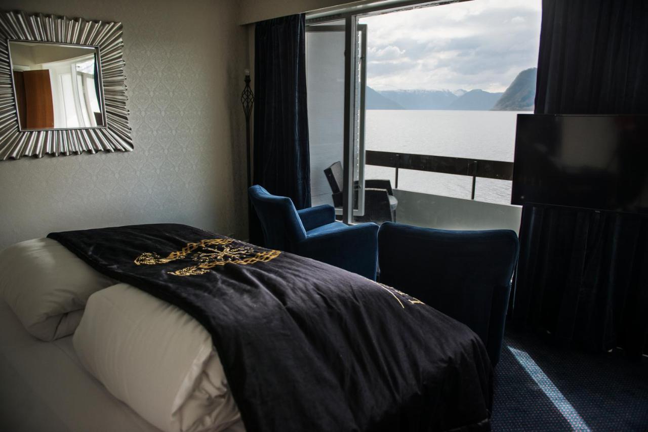 Leikanger Fjordhotel - Unike Hoteller Экстерьер фото